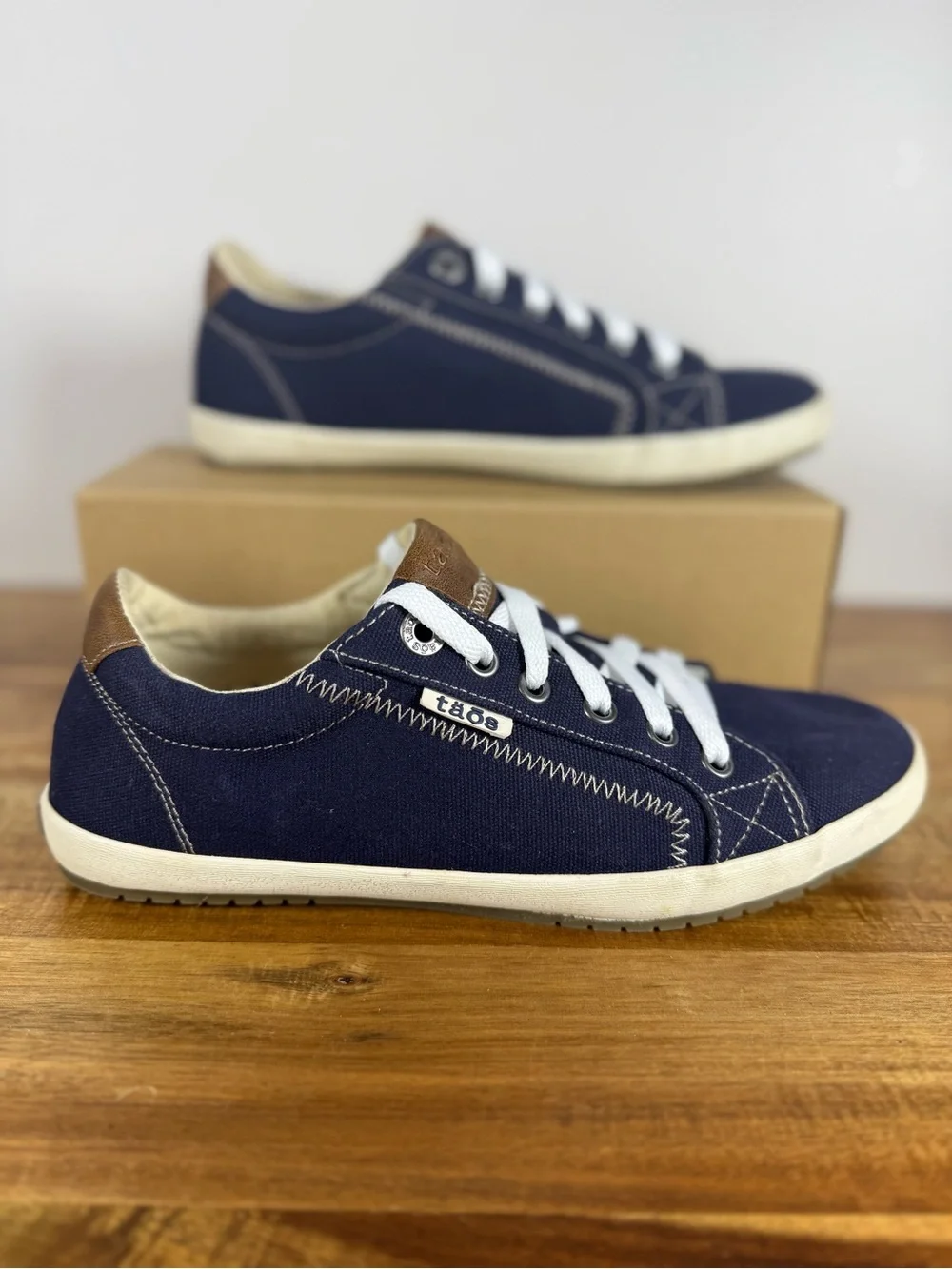 Taos Star Burst Dark Blue Canvas Lace Up Sneakers Size 8